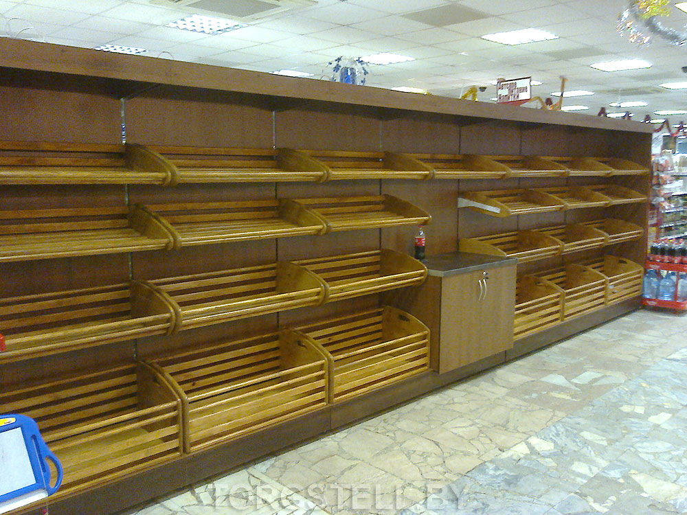 Линия стеллажей для хлеба в обшивке из ДСП